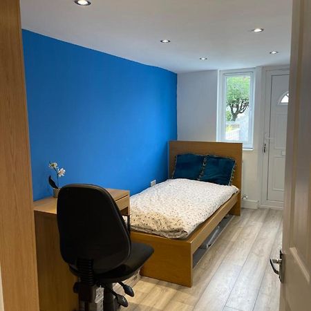 One Bedroom In Spacious Bungalow, Free Parking & Private Entrance เอดินบะระ ภายนอก รูปภาพ